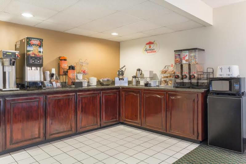 Hotel Super 8 By Wyndham Orangeburg Exterior foto