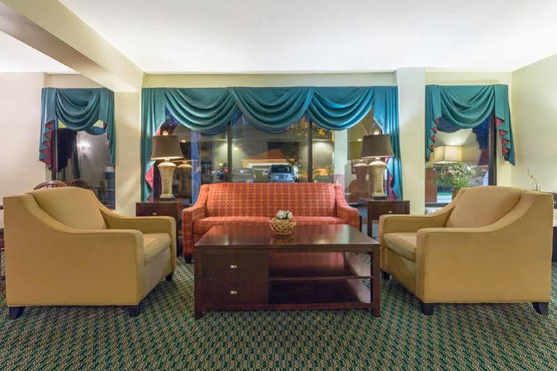 Hotel Super 8 By Wyndham Orangeburg Exterior foto